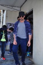 Hrithik Roshan snapped with kids at pvr on 2nd Jan 2016